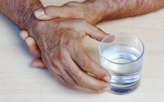 Алкогольный тремор рук: как быстро избавиться
